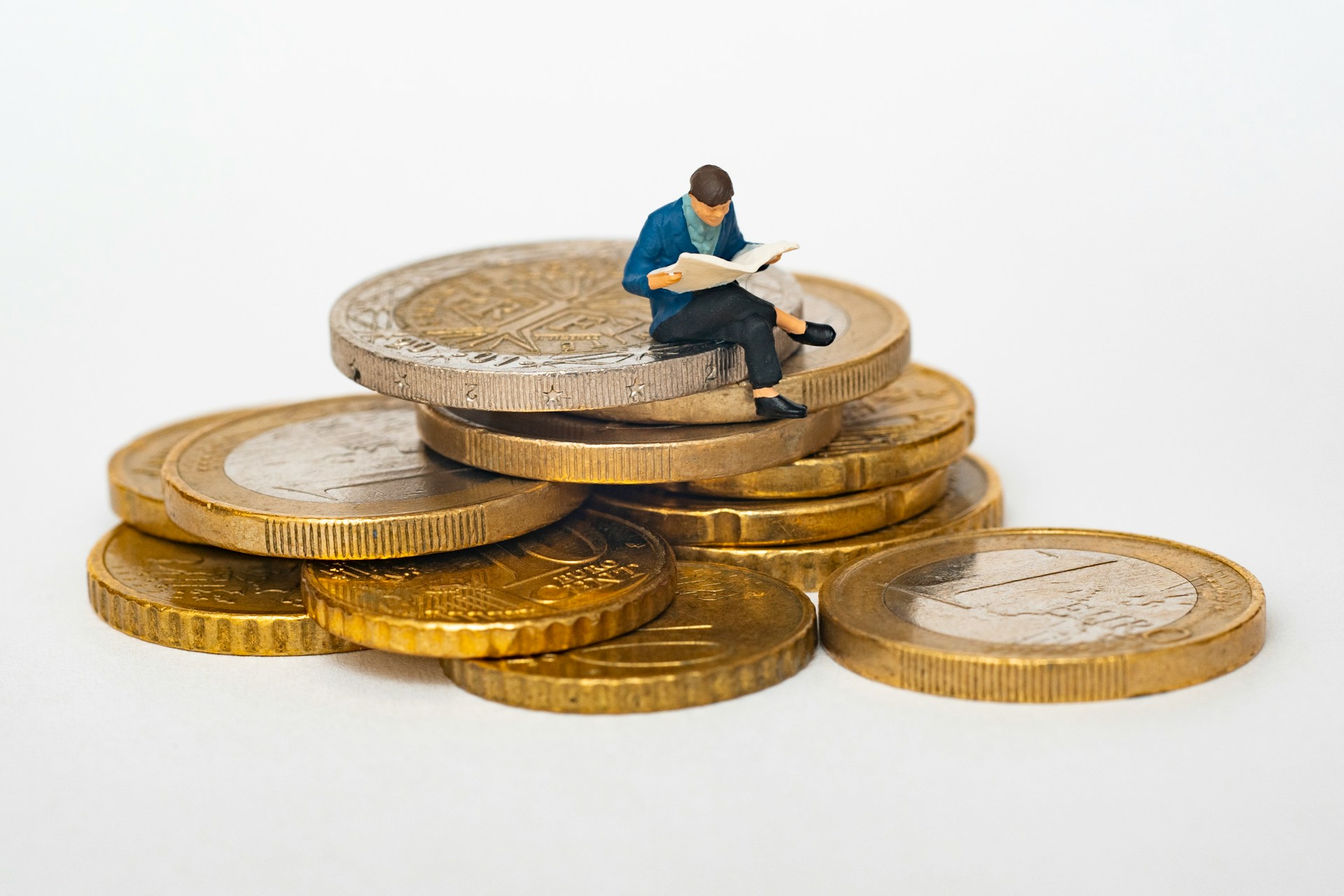 man sitting on money - TrendTok Alternatives